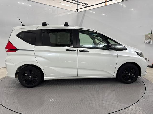フリードハイブリッド ハイブリッド・Ｇブラックスタイル　Ｇａｔｈｅｒｓメモリーナビ（ＶＸＭ－２３７ＶＦＮｉ）　バックカメラ　ＥＴＣ　ＨｏｎｄａＳＥＮＳＩＮＧ　両側電動スライドドア　ＬＥＤヘッドライト＋アクティブコーナリングライト　ＢＬＡＣＫＳＴＹＬＥ（8枚目）