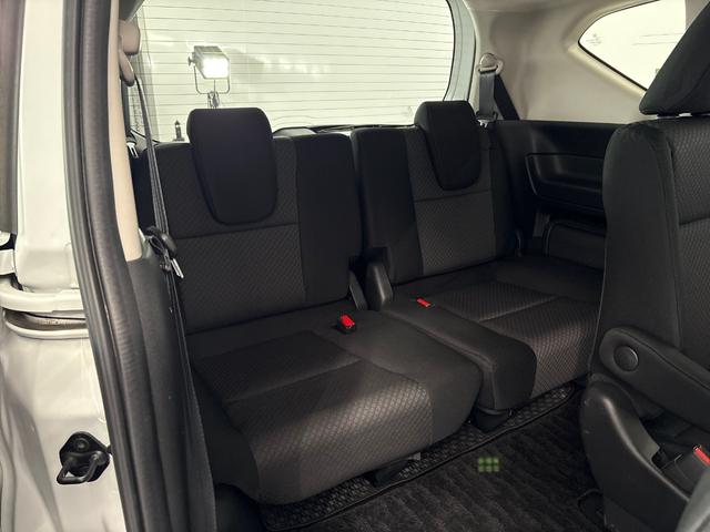 フリードハイブリッド ハイブリッド・Ｇブラックスタイル　Ｇａｔｈｅｒｓメモリーナビ（ＶＸＭ－２３７ＶＦＮｉ）　バックカメラ　ＥＴＣ　ＨｏｎｄａＳＥＮＳＩＮＧ　両側電動スライドドア　ＬＥＤヘッドライト＋アクティブコーナリングライト　ＢＬＡＣＫＳＴＹＬＥ（17枚目）