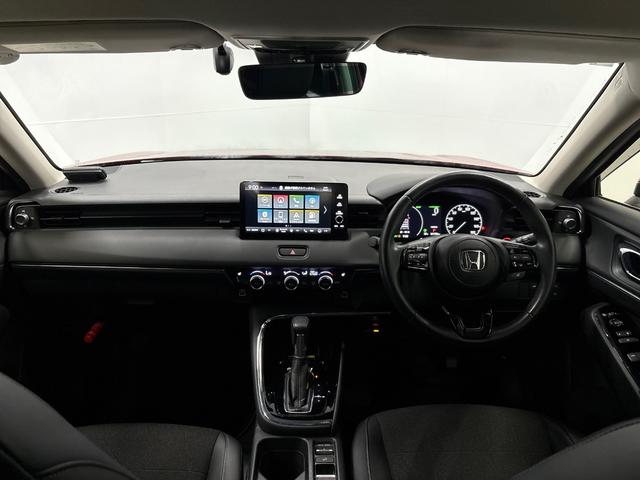 ヴェゼル ｅ：ＨＥＶＺ　ＨｏｎｄａＣＯＮＮＥＣＴディスプレー　ＥＴＣ　前後ドラレコ　ブラインドスポットインフォメーション　後退出庫サポート　ハンズフリーアクセスパワーテールゲート　ワイヤレス充電器　１８インチアルミホイール（3枚目）