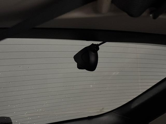 ヴェゼル ｅ：ＨＥＶＺ　ＨｏｎｄａＣＯＮＮＥＣＴディスプレー　ＥＴＣ　前後ドラレコ　ブラインドスポットインフォメーション　後退出庫サポート　ハンズフリーアクセスパワーテールゲート　ワイヤレス充電器　１８インチアルミホイール（5枚目）