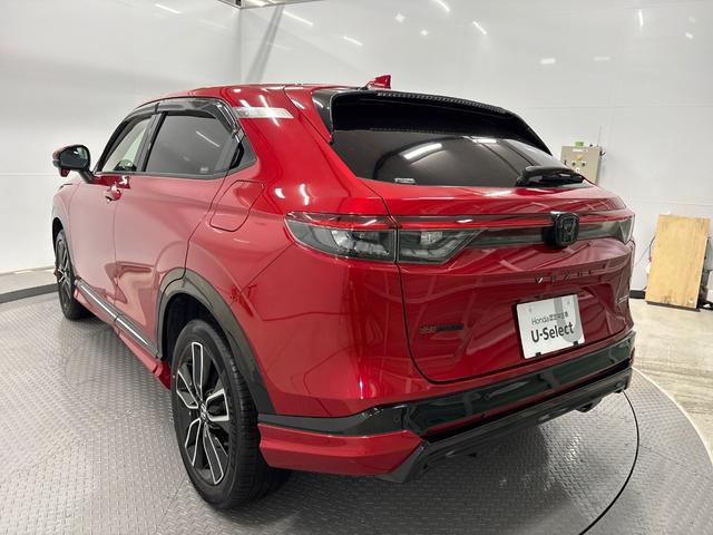 ヴェゼル ｅ：ＨＥＶＺ　ＨｏｎｄａＣＯＮＮＥＣＴディスプレー　ＥＴＣ　前後ドラレコ　ブラインドスポットインフォメーション　後退出庫サポート　ハンズフリーアクセスパワーテールゲート　ワイヤレス充電器　１８インチアルミホイール（13枚目）