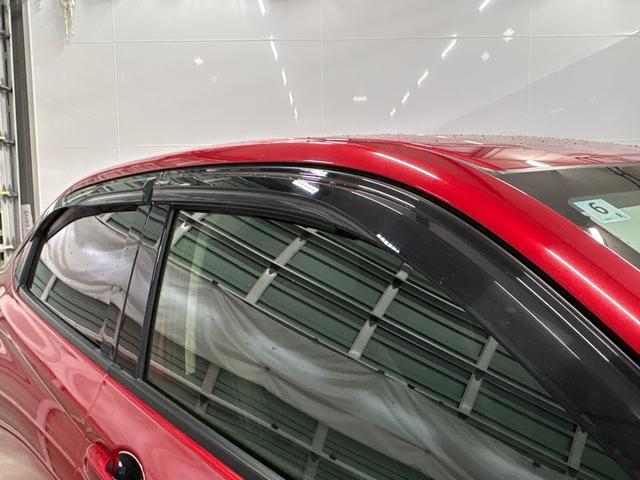 ヴェゼル ｅ：ＨＥＶＺ　ＨｏｎｄａＣＯＮＮＥＣＴディスプレー　ＥＴＣ　前後ドラレコ　ブラインドスポットインフォメーション　後退出庫サポート　ハンズフリーアクセスパワーテールゲート　ワイヤレス充電器　１８インチアルミホイール（17枚目）