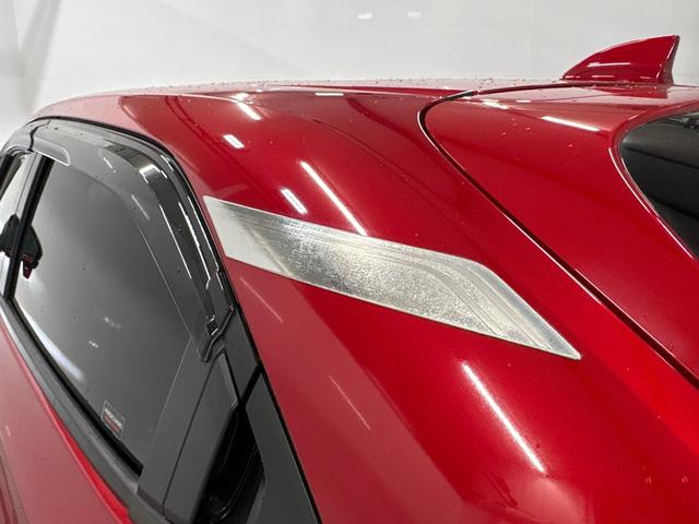 ヴェゼル ｅ：ＨＥＶＺ　ＨｏｎｄａＣＯＮＮＥＣＴディスプレー　ＥＴＣ　前後ドラレコ　ブラインドスポットインフォメーション　後退出庫サポート　ハンズフリーアクセスパワーテールゲート　ワイヤレス充電器　１８インチアルミホイール（18枚目）