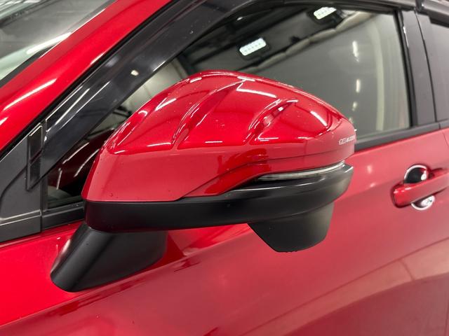 ヴェゼル ｅ：ＨＥＶＺ　ＨｏｎｄａＣＯＮＮＥＣＴディスプレー　ＥＴＣ　前後ドラレコ　ブラインドスポットインフォメーション　後退出庫サポート　ハンズフリーアクセスパワーテールゲート　ワイヤレス充電器　１８インチアルミホイール（19枚目）