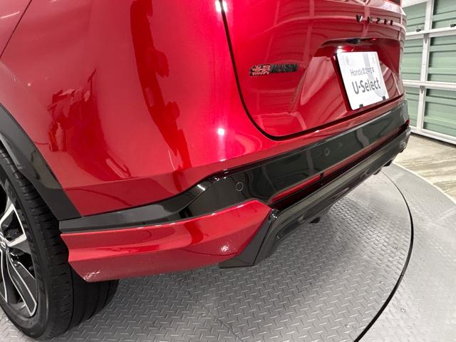 ヴェゼル ｅ：ＨＥＶＺ　ＨｏｎｄａＣＯＮＮＥＣＴディスプレー　ＥＴＣ　前後ドラレコ　ブラインドスポットインフォメーション　後退出庫サポート　ハンズフリーアクセスパワーテールゲート　ワイヤレス充電器　１８インチアルミホイール（22枚目）