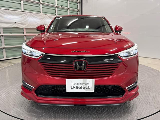 ヴェゼル ｅ：ＨＥＶＺ　ＨｏｎｄａＣＯＮＮＥＣＴディスプレー　ＥＴＣ　前後ドラレコ　ブラインドスポットインフォメーション　後退出庫サポート　ハンズフリーアクセスパワーテールゲート　ワイヤレス充電器　１８インチアルミホイール（23枚目）
