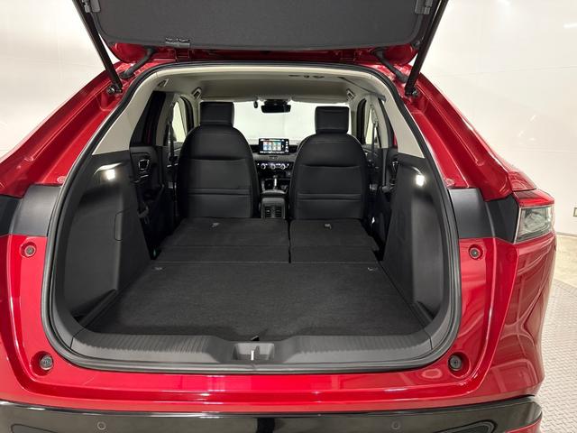 ヴェゼル ｅ：ＨＥＶＺ　ＨｏｎｄａＣＯＮＮＥＣＴディスプレー　ＥＴＣ　前後ドラレコ　ブラインドスポットインフォメーション　後退出庫サポート　ハンズフリーアクセスパワーテールゲート　ワイヤレス充電器　１８インチアルミホイール（26枚目）