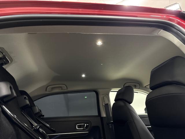 ヴェゼル ｅ：ＨＥＶＺ　ＨｏｎｄａＣＯＮＮＥＣＴディスプレー　ＥＴＣ　前後ドラレコ　ブラインドスポットインフォメーション　後退出庫サポート　ハンズフリーアクセスパワーテールゲート　ワイヤレス充電器　１８インチアルミホイール（31枚目）