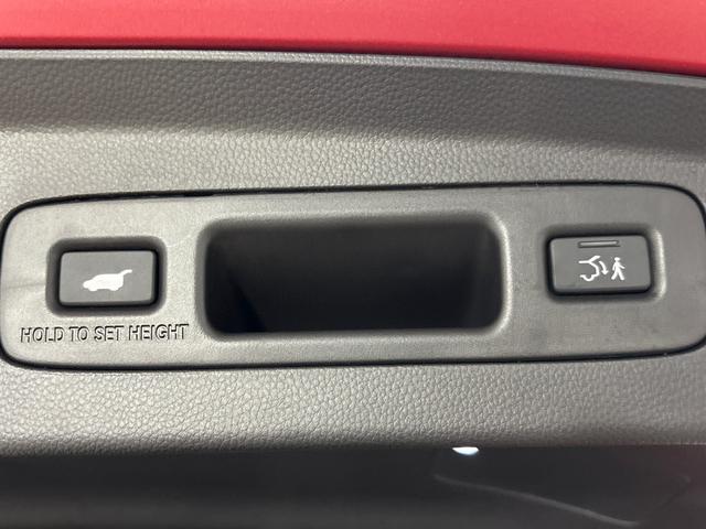 ヴェゼル ｅ：ＨＥＶＺ　ＨｏｎｄａＣＯＮＮＥＣＴディスプレー　ＥＴＣ　前後ドラレコ　ブラインドスポットインフォメーション　後退出庫サポート　ハンズフリーアクセスパワーテールゲート　ワイヤレス充電器　１８インチアルミホイール（36枚目）