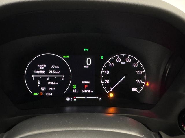 ヴェゼル ｅ：ＨＥＶＺ　ＨｏｎｄａＣＯＮＮＥＣＴディスプレー　ＥＴＣ　前後ドラレコ　ブラインドスポットインフォメーション　後退出庫サポート　ハンズフリーアクセスパワーテールゲート　ワイヤレス充電器　１８インチアルミホイール（37枚目）