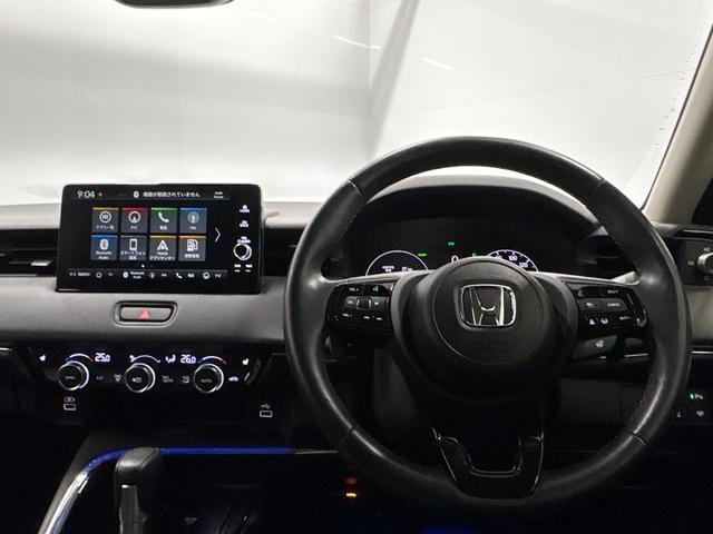 ヴェゼル ｅ：ＨＥＶＺ　ＨｏｎｄａＣＯＮＮＥＣＴディスプレー　ＥＴＣ　前後ドラレコ　ブラインドスポットインフォメーション　後退出庫サポート　ハンズフリーアクセスパワーテールゲート　ワイヤレス充電器　１８インチアルミホイール（41枚目）