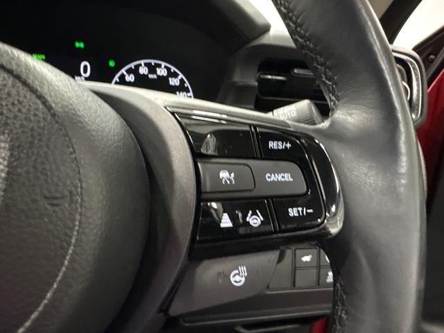 ヴェゼル ｅ：ＨＥＶＺ　ＨｏｎｄａＣＯＮＮＥＣＴディスプレー　ＥＴＣ　前後ドラレコ　ブラインドスポットインフォメーション　後退出庫サポート　ハンズフリーアクセスパワーテールゲート　ワイヤレス充電器　１８インチアルミホイール（43枚目）