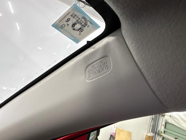 ヴェゼル ｅ：ＨＥＶＺ　ＨｏｎｄａＣＯＮＮＥＣＴディスプレー　ＥＴＣ　前後ドラレコ　ブラインドスポットインフォメーション　後退出庫サポート　ハンズフリーアクセスパワーテールゲート　ワイヤレス充電器　１８インチアルミホイール（48枚目）