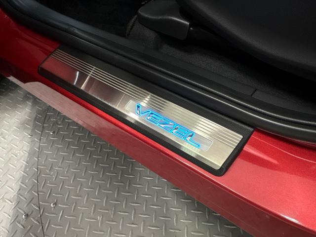 ヴェゼル ｅ：ＨＥＶＺ　ＨｏｎｄａＣＯＮＮＥＣＴディスプレー　ＥＴＣ　前後ドラレコ　ブラインドスポットインフォメーション　後退出庫サポート　ハンズフリーアクセスパワーテールゲート　ワイヤレス充電器　１８インチアルミホイール（50枚目）