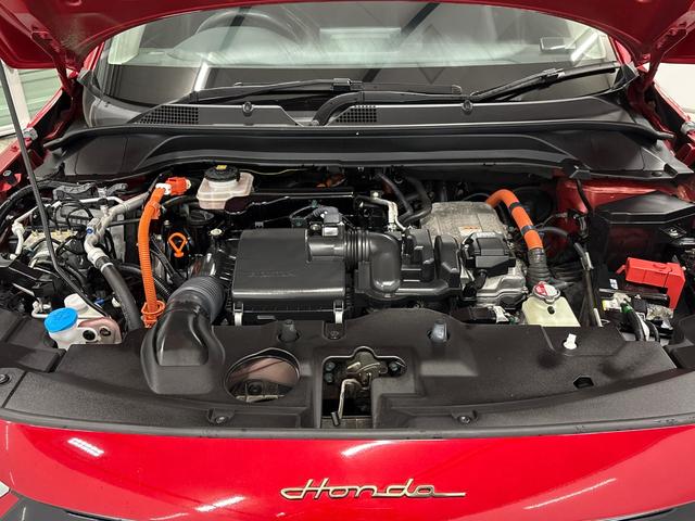 ヴェゼル ｅ：ＨＥＶＺ　ＨｏｎｄａＣＯＮＮＥＣＴディスプレー　ＥＴＣ　前後ドラレコ　ブラインドスポットインフォメーション　後退出庫サポート　ハンズフリーアクセスパワーテールゲート　ワイヤレス充電器　１８インチアルミホイール（53枚目）