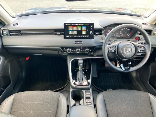 ヴェゼル ｅ：ＨＥＶＺ　ＨｏｎｄａＣＯＮＮＥＣＴディスプレー　ＥＴＣ２．０　ワイヤレス充電器　ＨｏｎｄａＳＥＮＳＩＮＧ　ハンズフリーアクセスパワーテールゲート　ブラインドスポットインフォメーション　後退出庫サポート（3枚目）