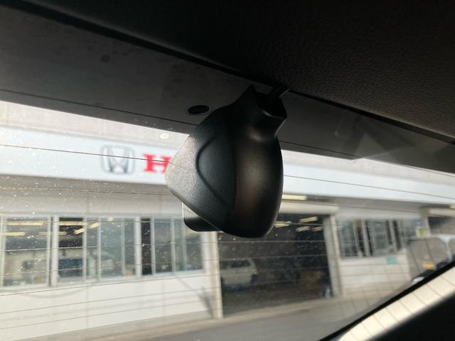 ヴェゼル ｅ：ＨＥＶＺ　ＨｏｎｄａＣＯＮＮＥＣＴディスプレー　ＥＴＣ２．０　ワイヤレス充電器　ＨｏｎｄａＳＥＮＳＩＮＧ　ハンズフリーアクセスパワーテールゲート　ブラインドスポットインフォメーション　後退出庫サポート（5枚目）