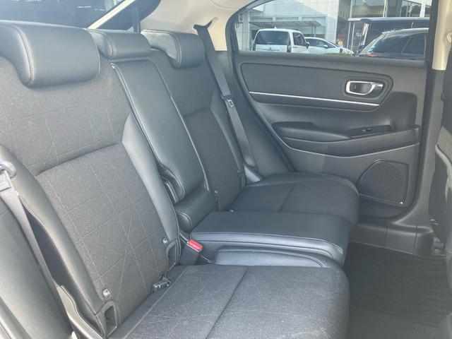 ヴェゼル ｅ：ＨＥＶＺ　ＨｏｎｄａＣＯＮＮＥＣＴディスプレー　ＥＴＣ２．０　ワイヤレス充電器　ＨｏｎｄａＳＥＮＳＩＮＧ　ハンズフリーアクセスパワーテールゲート　ブラインドスポットインフォメーション　後退出庫サポート（18枚目）