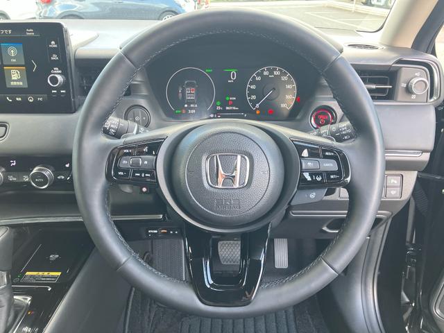 ヴェゼル ｅ：ＨＥＶＺ　ＨｏｎｄａＣＯＮＮＥＣＴディスプレー　ＥＴＣ２．０　ワイヤレス充電器　ＨｏｎｄａＳＥＮＳＩＮＧ　ハンズフリーアクセスパワーテールゲート　ブラインドスポットインフォメーション　後退出庫サポート（23枚目）