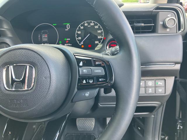 ヴェゼル ｅ：ＨＥＶＺ　ＨｏｎｄａＣＯＮＮＥＣＴディスプレー　ＥＴＣ２．０　ワイヤレス充電器　ＨｏｎｄａＳＥＮＳＩＮＧ　ハンズフリーアクセスパワーテールゲート　ブラインドスポットインフォメーション　後退出庫サポート（25枚目）