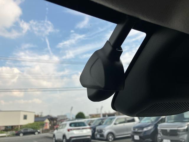 ヴェゼル ｅ：ＨＥＶＸ　Ｇａｔｈｅｒｓメモリーナビ（ＶＸＵ－２１５ＶＺｉ）　前後ドラレコ　ＥＴＣ　バックカメラ　ＨｏｎｄａＳＥＮＳＩＮＧ　衝突被害軽減ブレーキ　誤発進抑制装置（4枚目）