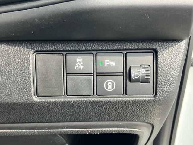 ヴェゼル ｅ：ＨＥＶＸ　Ｇａｔｈｅｒｓメモリーナビ（ＶＸＵ－２１５ＶＺｉ）　前後ドラレコ　ＥＴＣ　バックカメラ　ＨｏｎｄａＳＥＮＳＩＮＧ　衝突被害軽減ブレーキ　誤発進抑制装置（28枚目）