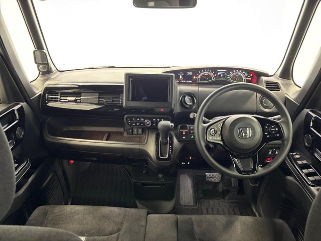 Ｎ－ＢＯＸカスタム Ｌ　オーディオレス　両側電動スライドドア　ＥＴＣ　オートリトラミラー　運転席／助手席シートヒーター　運転席／助手席シートバックテーブル　衝突軽減ブレーキ　誤発進抑制機能　歩行者事故低減ステアリング（3枚目）