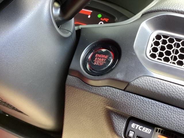シビック タイプＲ　純正ナビ　ＨｏｎｄａＬｏｇＲ　ＥＴＣ　パークセンサー　ナビＴＶ　ＵＳＢ　ＬＥＤライト　リヤビューカメラ　ターボ　盗難防止システム　アクティブクルーズコントロール　パワーステアリング　ＡＢＳ　ＶＳＡ（14枚目）
