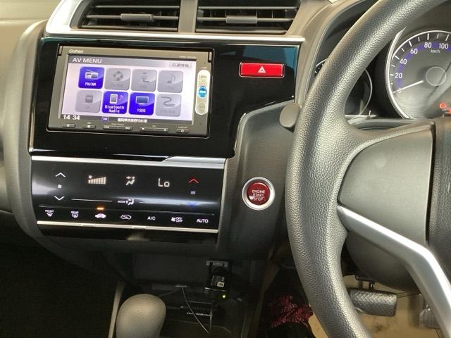 フィット １３Ｇ・Ｌパッケージ　純正ナビ　ワンセグ　リアカメラ　運転席エアバッグ　盗難防止システム　エコアイドリングストップ　キーレス　ＷＡＢ　ＬＥＤヘッド　スマ－トキ－　ＤＶＤ再生可　ＶＳＡ　パワーウィンド　バックモニター　ＡＢＳ（2枚目）