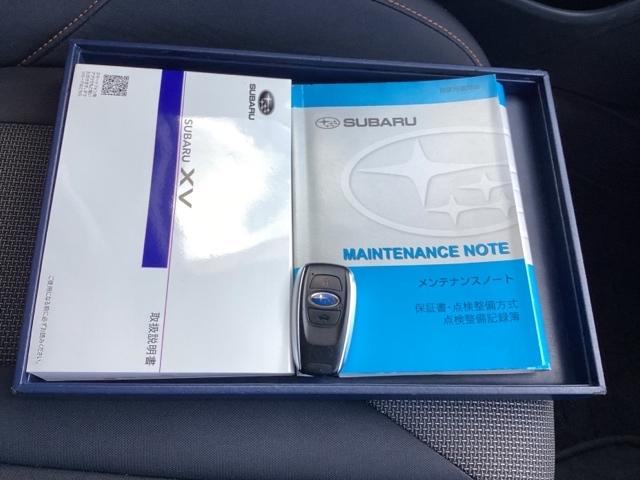 取扱説明書やメンテナンスノートもそろっています。スマートキーは荷物を持っている時でも、キーを取り出さずドアの施錠・開錠ができます。