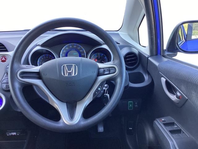 フィットハイブリッド ベースグレード HDDナビ ETC フルセグ 運転席助手席エアバック Cコントロール 記録簿付 パワーウィンドウ DVD再生 イモビライザー AUTOエアコン ABS PS 運転席エアバック ナビTV(3枚目)