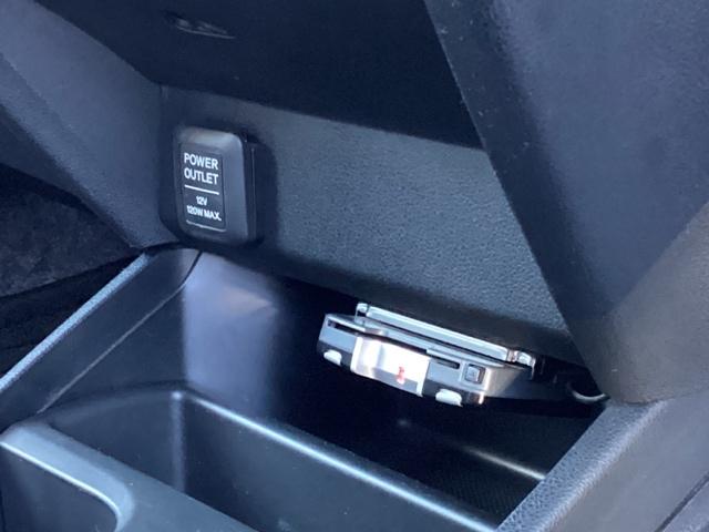 フィットハイブリッド ベースグレード HDDナビ ETC フルセグ 運転席助手席エアバック Cコントロール 記録簿付 パワーウィンドウ DVD再生 イモビライザー AUTOエアコン ABS PS 運転席エアバック ナビTV(13枚目)