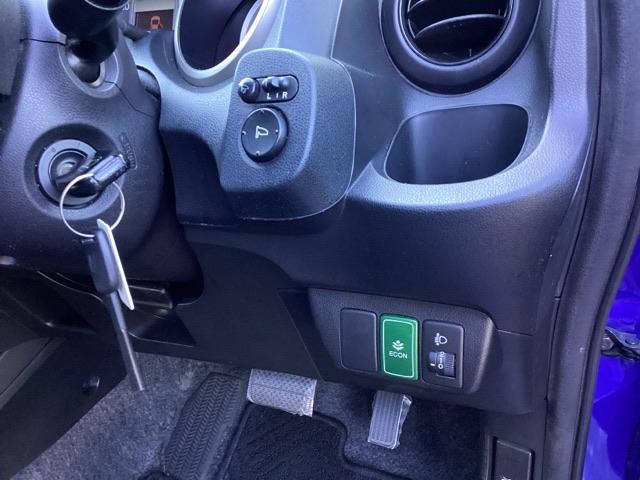 フィットハイブリッド ベースグレード HDDナビ ETC フルセグ 運転席助手席エアバック Cコントロール 記録簿付 パワーウィンドウ DVD再生 イモビライザー AUTOエアコン ABS PS 運転席エアバック ナビTV(14枚目)