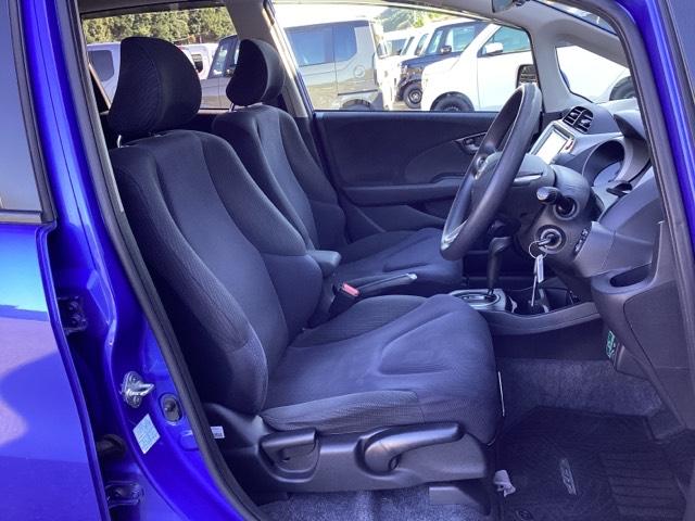 フィットハイブリッド ベースグレード HDDナビ ETC フルセグ 運転席助手席エアバック Cコントロール 記録簿付 パワーウィンドウ DVD再生 イモビライザー AUTOエアコン ABS PS 運転席エアバック ナビTV(16枚目)