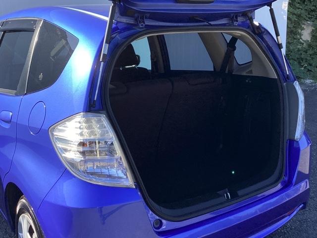 フィットハイブリッド ベースグレード HDDナビ ETC フルセグ 運転席助手席エアバック Cコントロール 記録簿付 パワーウィンドウ DVD再生 イモビライザー AUTOエアコン ABS PS 運転席エアバック ナビTV(18枚目)