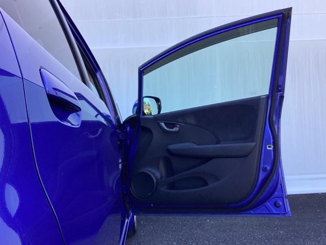 フィットハイブリッド ベースグレード HDDナビ ETC フルセグ 運転席助手席エアバック Cコントロール 記録簿付 パワーウィンドウ DVD再生 イモビライザー AUTOエアコン ABS PS 運転席エアバック ナビTV(23枚目)