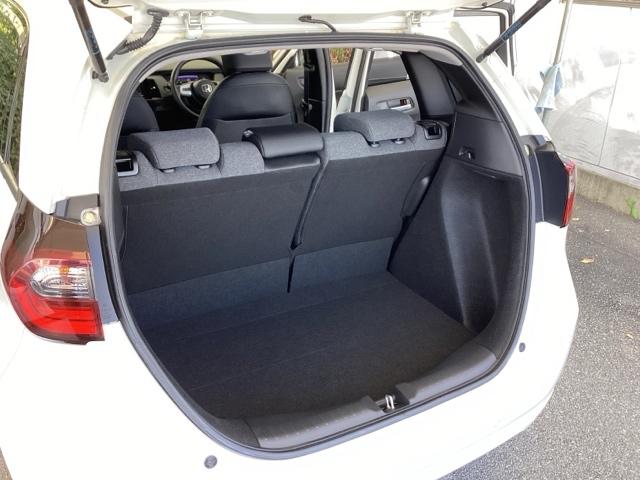 フィット ホーム ディスプレイオーディオ ETC 衝突軽減ブレーキ LEDライト オートライト クリアランスソナー 記録簿付 エアバッグ iストップ スマ-トキ- 盗難防止装置 Wエアバック USBポート DVD(17枚目)