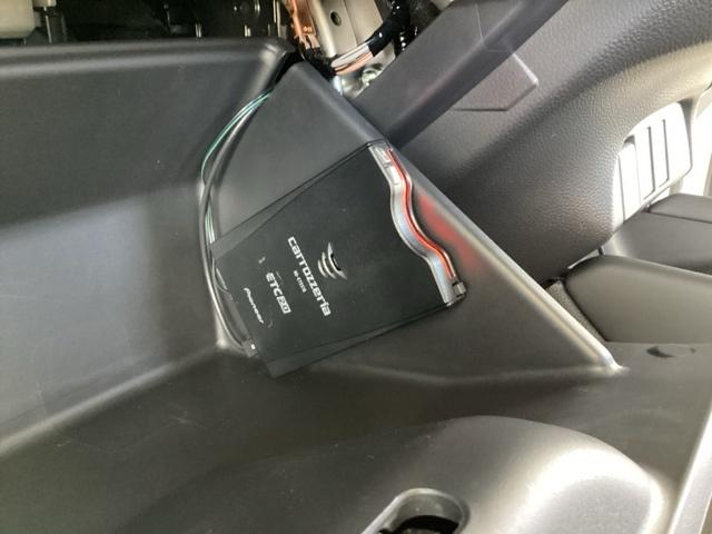 フィット ホーム ディスプレイオーディオ ETC 衝突軽減ブレーキ LEDライト オートライト クリアランスソナー 記録簿付 エアバッグ iストップ スマ-トキ- 盗難防止装置 Wエアバック USBポート DVD(19枚目)