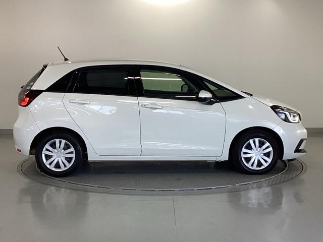 フィット ホーム ディスプレイオーディオ ETC 衝突軽減ブレーキ LEDライト オートライト クリアランスソナー 記録簿付 エアバッグ iストップ スマ-トキ- 盗難防止装置 Wエアバック USBポート DVD(31枚目)