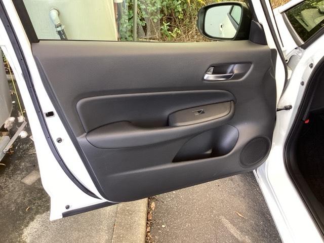 フィット ホーム ディスプレイオーディオ ETC 衝突軽減ブレーキ LEDライト オートライト クリアランスソナー 記録簿付 エアバッグ iストップ スマ-トキ- 盗難防止装置 Wエアバック USBポート DVD(32枚目)