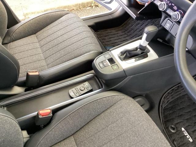 フィット ホーム ディスプレイオーディオ ETC 衝突軽減ブレーキ LEDライト オートライト クリアランスソナー 記録簿付 エアバッグ iストップ スマ-トキ- 盗難防止装置 Wエアバック USBポート DVD(39枚目)