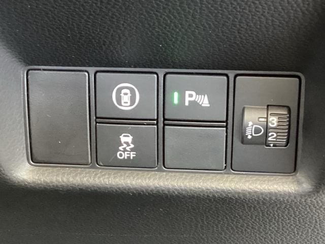 フィット ホーム ディスプレイオーディオ ETC 衝突軽減ブレーキ LEDライト オートライト クリアランスソナー 記録簿付 エアバッグ iストップ スマ-トキ- 盗難防止装置 Wエアバック USBポート DVD(44枚目)