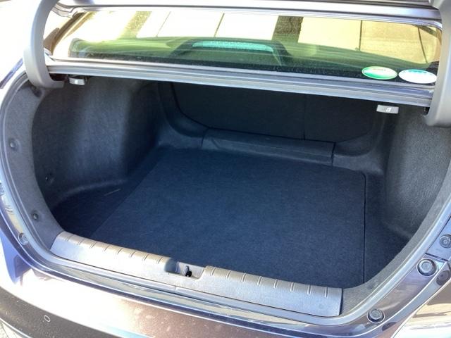 インサイト ＥＸ・ブラックスタイル　純正ナビ　フルセグ　リアカメラ　ＡＡＣ　クルーズコントロール　キーレス　ＬＥＤライト　Ｐセンサー　サイドエアバッグ　ＶＳＡ　シートヒータ　エアバッグ　スマートキー　ＡＢＳ　ドライブレコーダー　ＵＳＢ（20枚目）