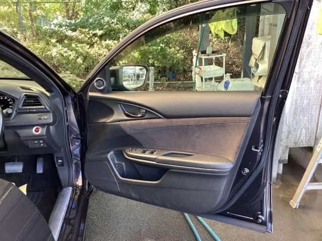 インサイト ＥＸ・ブラックスタイル　純正ナビ　フルセグ　リアカメラ　ＡＡＣ　クルーズコントロール　キーレス　ＬＥＤライト　Ｐセンサー　サイドエアバッグ　ＶＳＡ　シートヒータ　エアバッグ　スマートキー　ＡＢＳ　ドライブレコーダー　ＵＳＢ（48枚目）