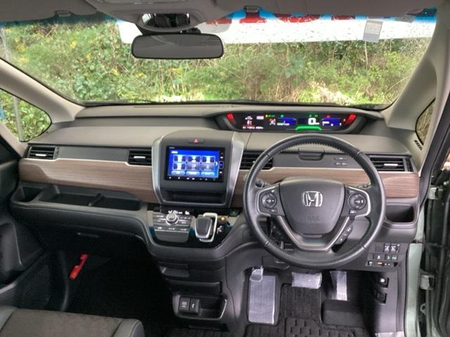 フリード+ハイブリッド ハイブリッド・クロスターホンダセンシング 純正メモリーナビ 両側電動スライドドア バックカメラ ETC 地デジフルセグ 両側電動ドア LEDヘッドライト スマートキー 横滑り防止装置 クルーズコントロール ウォークスルー 整備記録簿 USB(2枚目)