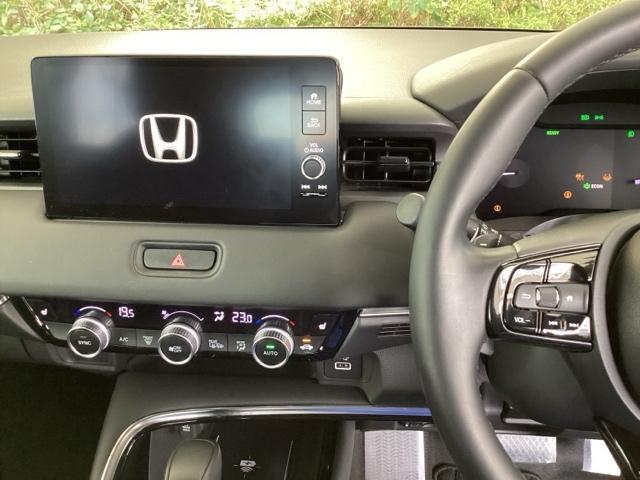 ヴェゼル e:HEVZ 純正メモリーナビ ドラレコ リアカメラ 衝突回避支援ブレーキ機能 スマキ Pトランク フルオートエアコン Dレコ エアバッグ 両席エアバック Rカメ 記録簿付 パワーウィンドウ LEDランプ ソナー(3枚目)