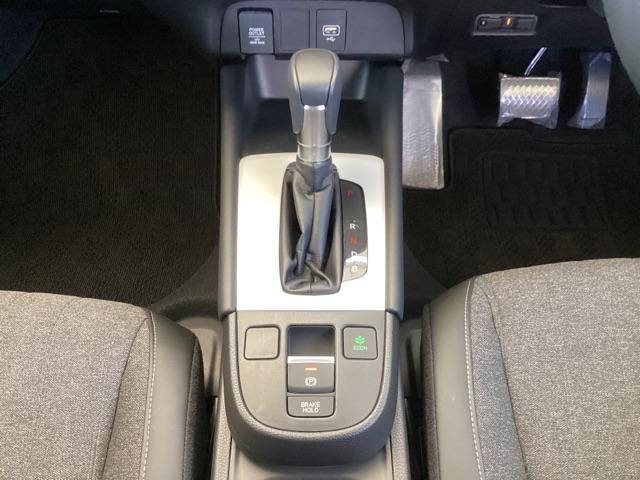 フィット e:HEVホーム 試乗車 メモリーナビ ETC ドラレコ 前後誤発進抑制機能 助手席エアバッグ 運転席エアバッグ アイドリングストップ 禁煙 LEDライト USB接続 バックカメラ ABS サイドエアバッグ DVD再生(16枚目)