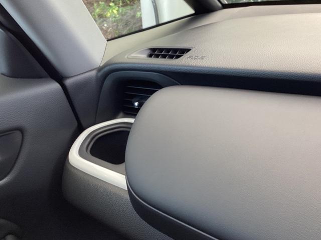 フィット e:HEVホーム 試乗車 メモリーナビ ETC ドラレコ 前後誤発進抑制機能 助手席エアバッグ 運転席エアバッグ アイドリングストップ 禁煙 LEDライト USB接続 バックカメラ ABS サイドエアバッグ DVD再生(31枚目)