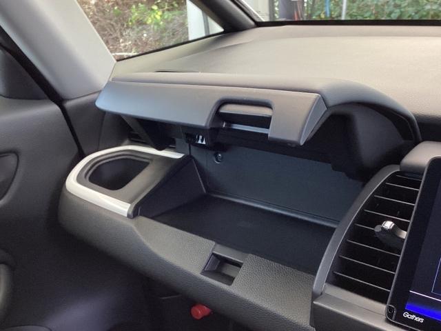 フィット e:HEVホーム 試乗車 メモリーナビ ETC ドラレコ 前後誤発進抑制機能 助手席エアバッグ 運転席エアバッグ アイドリングストップ 禁煙 LEDライト USB接続 バックカメラ ABS サイドエアバッグ DVD再生(32枚目)