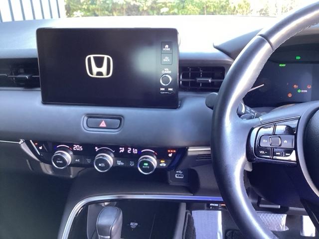 ヴェゼル ｅ：ＨＥＶＺ　純正メモリーナビ　ドラレコ　リアカメラ　衝突回避支援ブレーキ機能　スマキ　Ｐトランク　フルオートエアコン　Ｄレコ　エアバッグ　両席エアバック　Ｒカメ　記録簿付　パワーウィンドウ　ＬＥＤランプ　ソナー（3枚目）